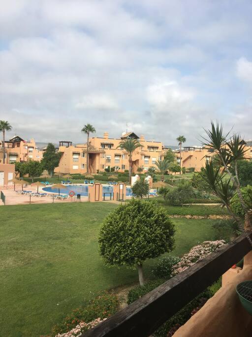 Superbe Appartement Avec Piscine A 800M De La Mer Bahia de Casares Bagian luar foto